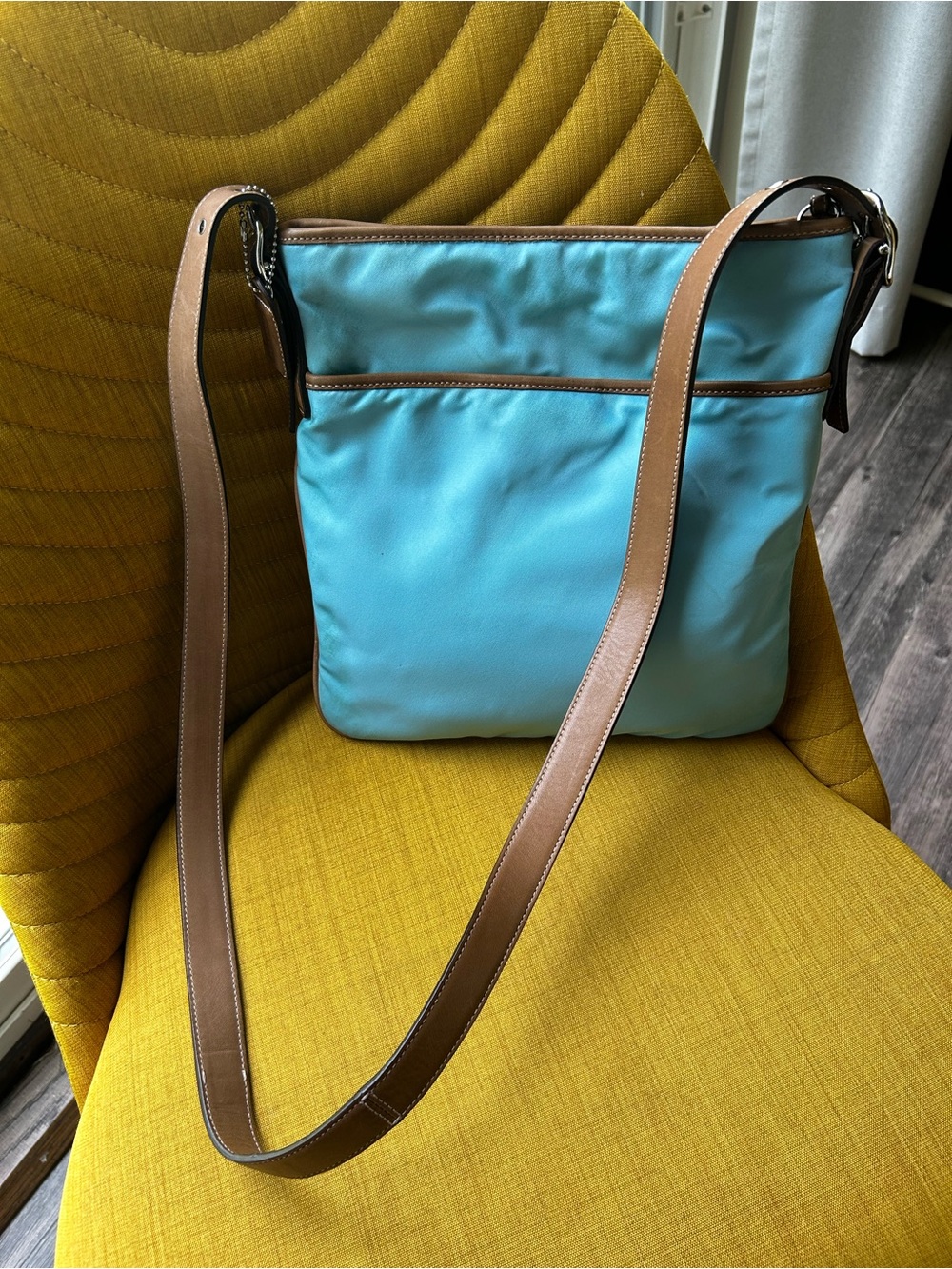 Coach Vintage File Turquoise Crossbody Bag with Tan Trim very Rare 2003